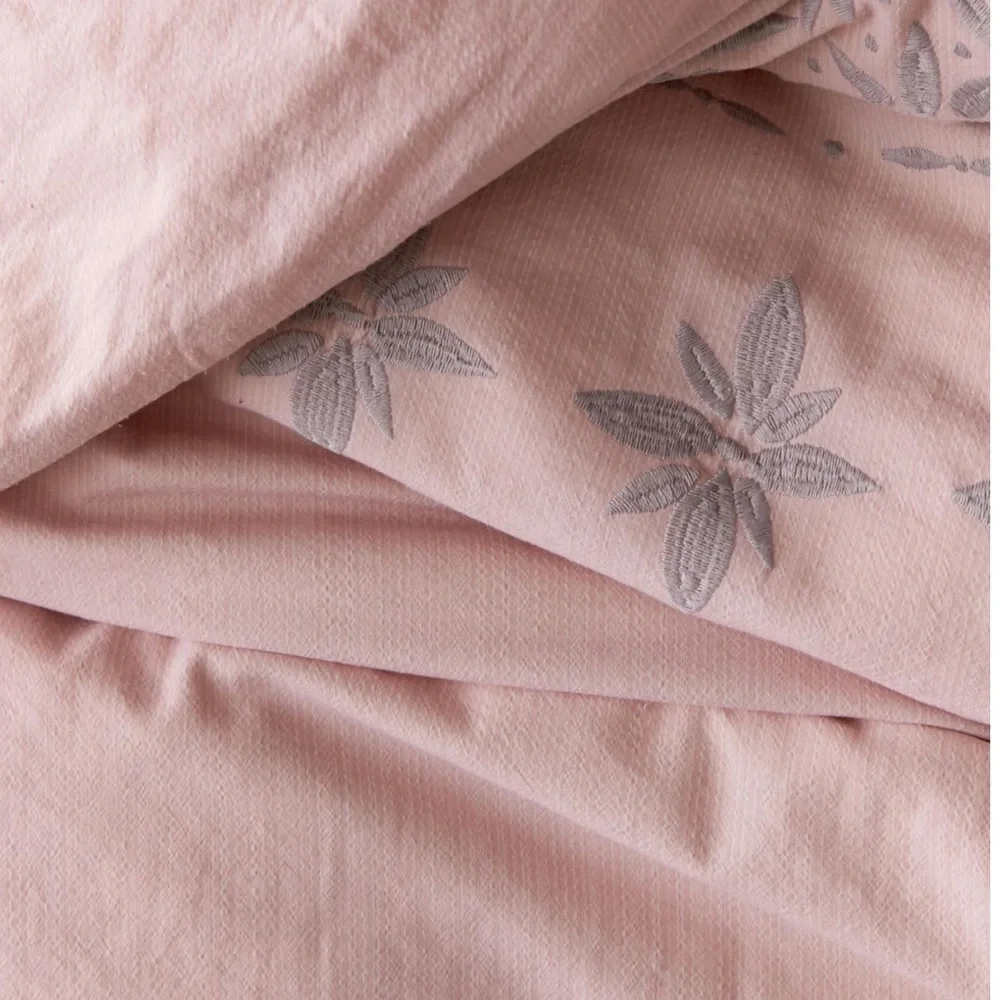 NWT Urban Outfitters UO Dawson Embroidered Cross-Dyed Duvet Cover King